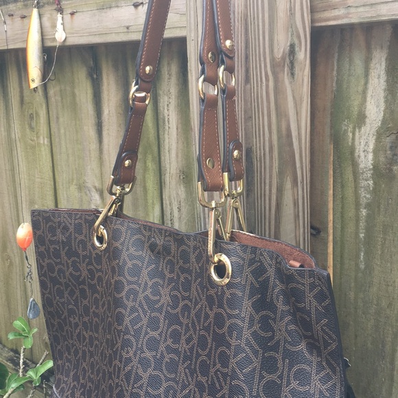 Calvin Klein oversized leather handbag - Picture 8 of 8